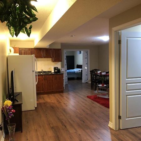 Spacious 2 Bedroom Guest Suite Торонто Экстерьер фото