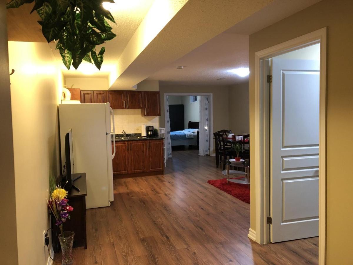 Spacious 2 Bedroom Guest Suite Торонто Экстерьер фото