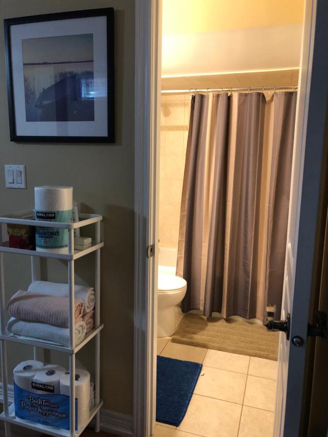 Spacious 2 Bedroom Guest Suite Торонто Экстерьер фото