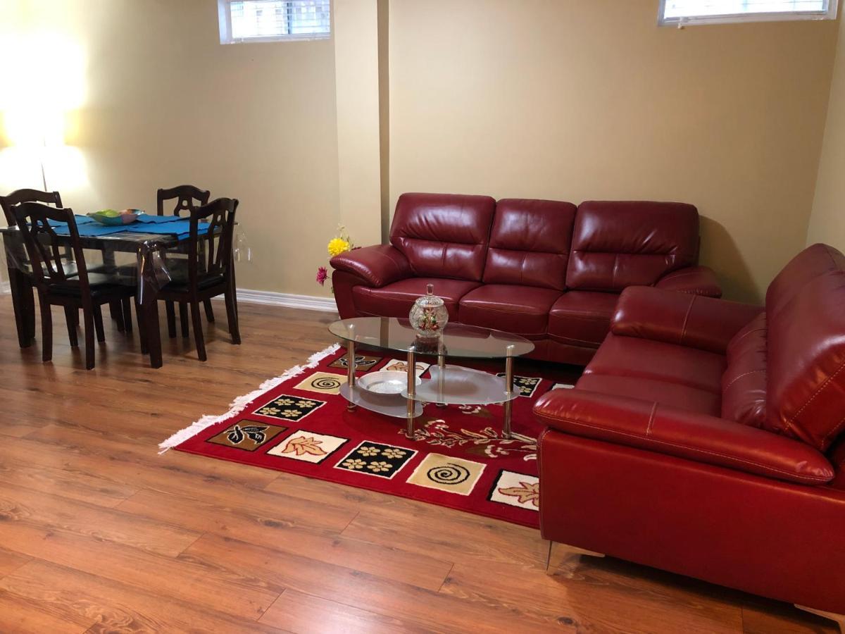 Spacious 2 Bedroom Guest Suite Торонто Экстерьер фото